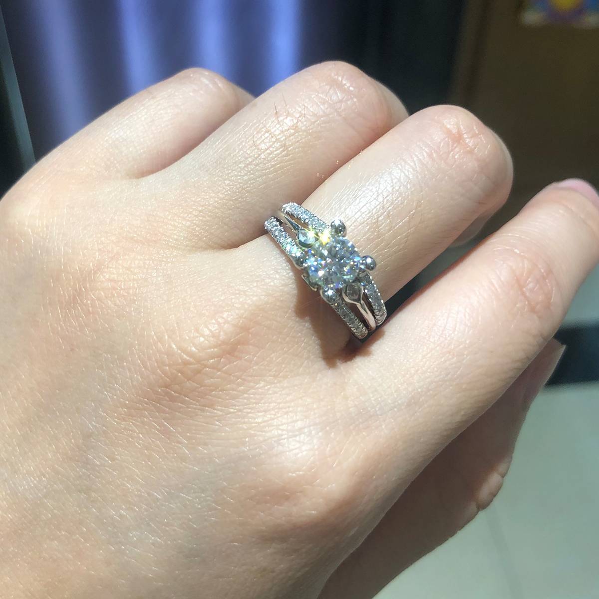Luxury Four Claw Women's Ring S925 Silver Plated Platinum Customized Selection Main Stone Moissanite 1.0ct/Side Stone Cubic Zirconia